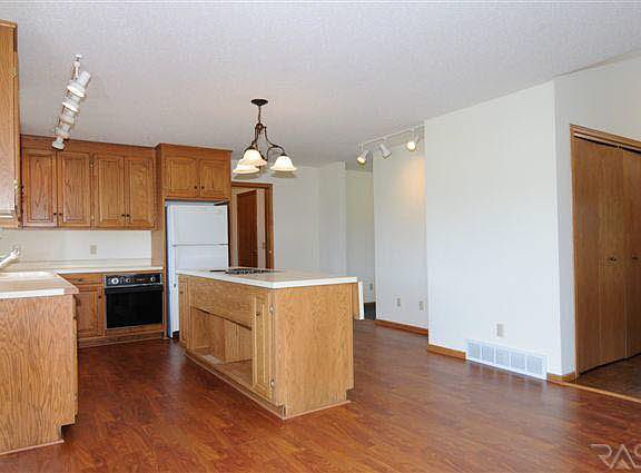 5th image of 26988 Hanson Pl