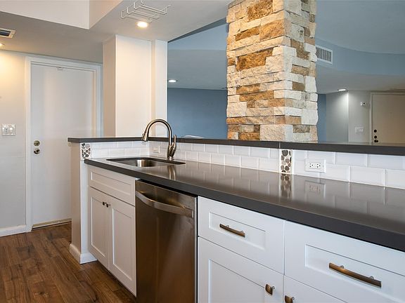 4th image of 100 Golden Isles Drive #1215