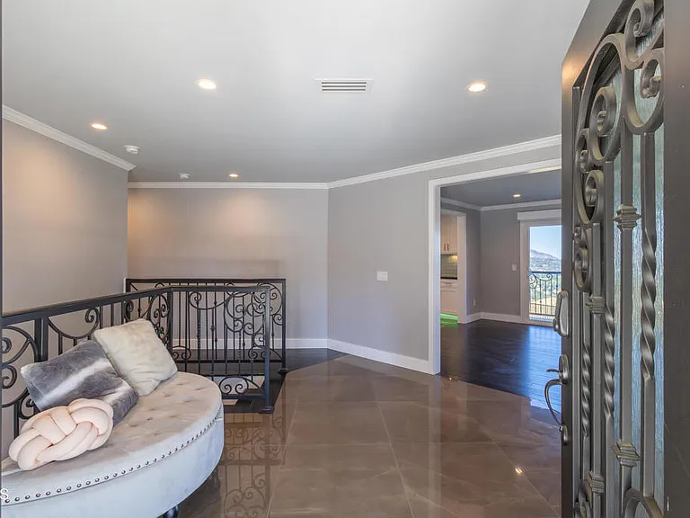 481 Starlight Crest Dr — Photo 2