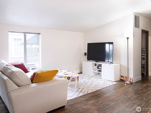 4th image of 13706 108th Street Ct E #3