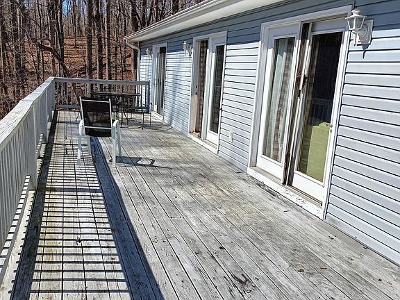 4th image of 111 Plainfield Ct