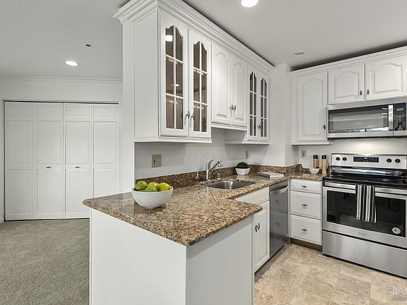 5th image of 100 Thorndale Drive #250