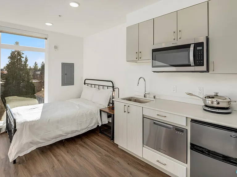 Fifty-Two Apartments — Photo 3