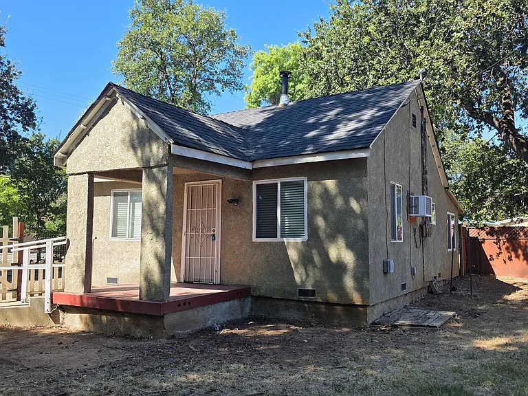 2050 Bransetter 5410 Cedars Rd — Photo 2