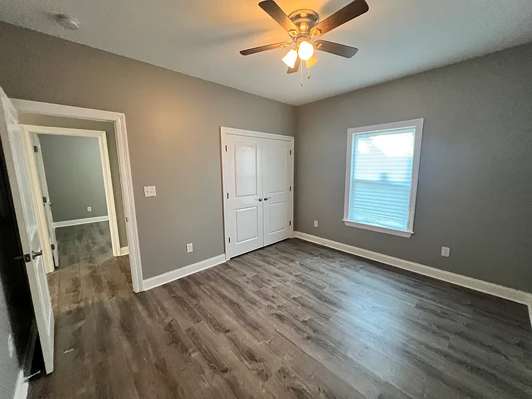 504 E Magee St — Photo 12