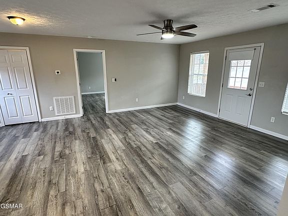 3rd image of 719 Parsonage Rd