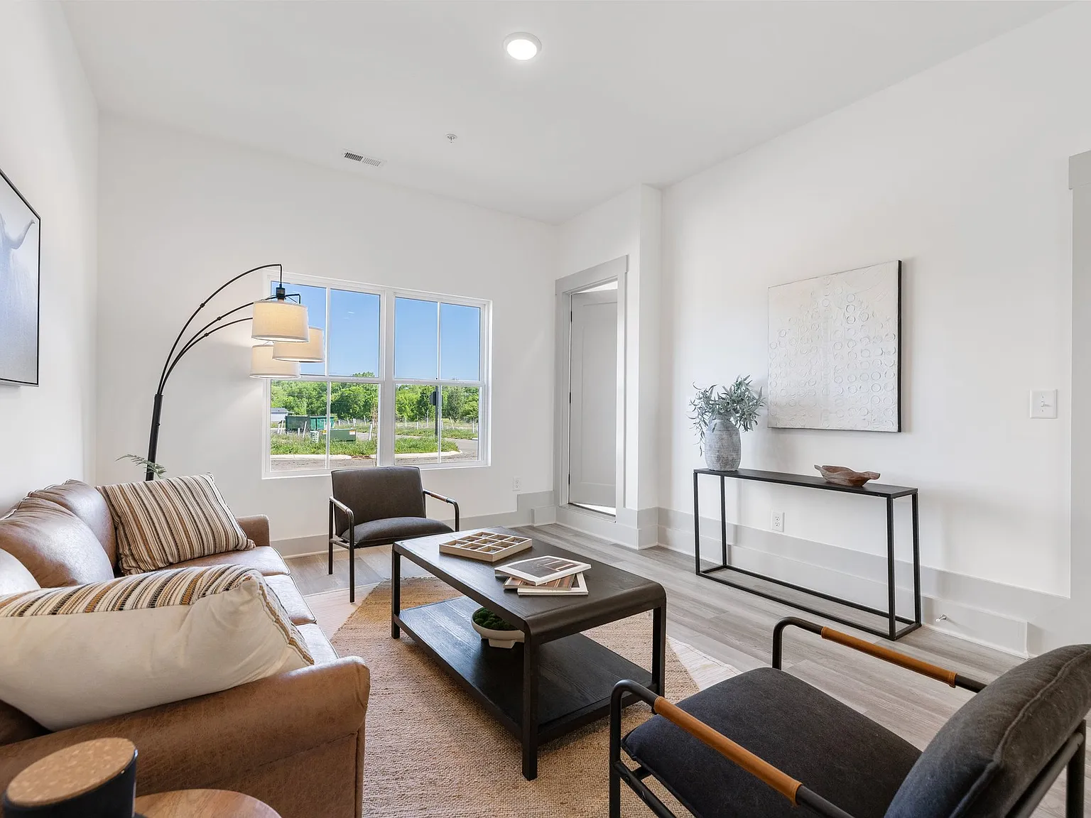 604 Harper Lndg — Photo 2