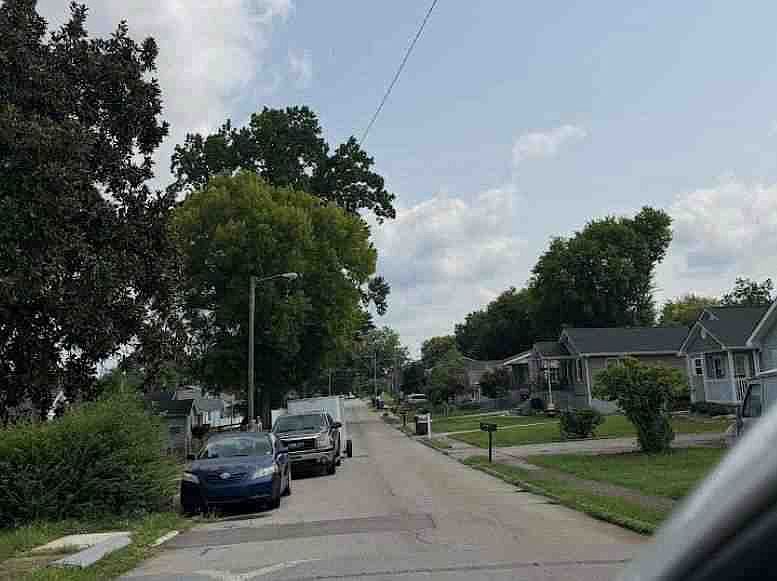 2nd image of 181 E Edison St