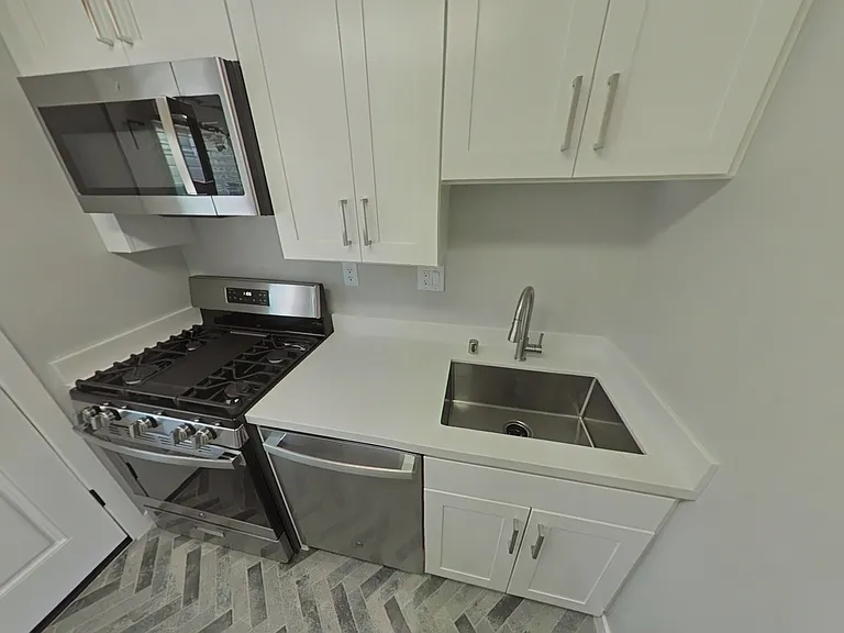 1054 Noel Dr — Photo 8