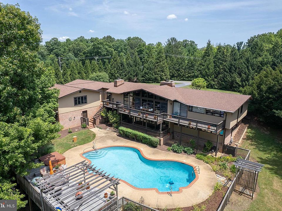 1st image of 517 Merrimans Ln