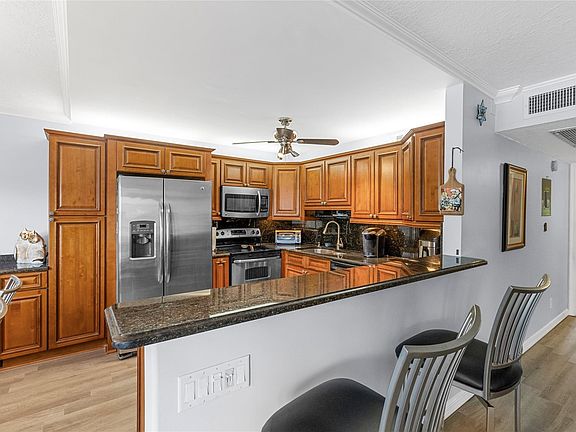 4th image of 1017 Lyndhurst I #1017