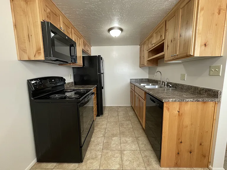 16 E 700 N #16 — Photo 5