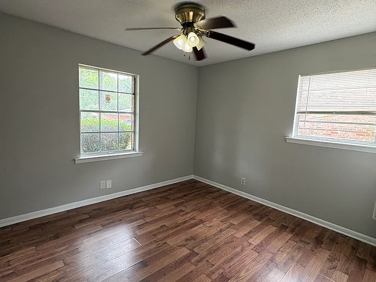 233 Dyas Dr — Photo 8
