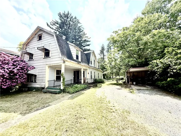 15 Oak St, Waterloo, NY 13165