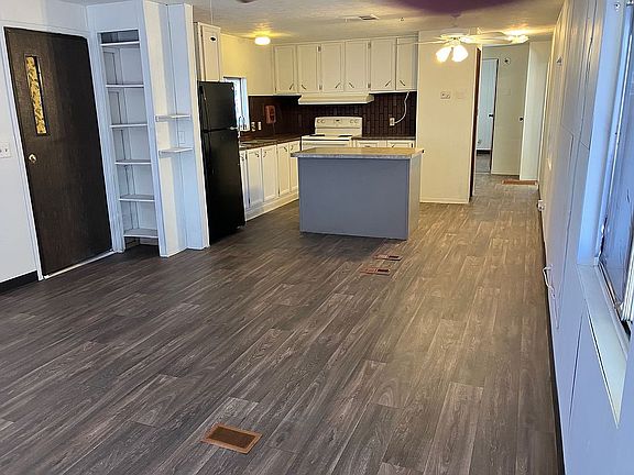 3rd image of 302 S Val Vista Dr #140