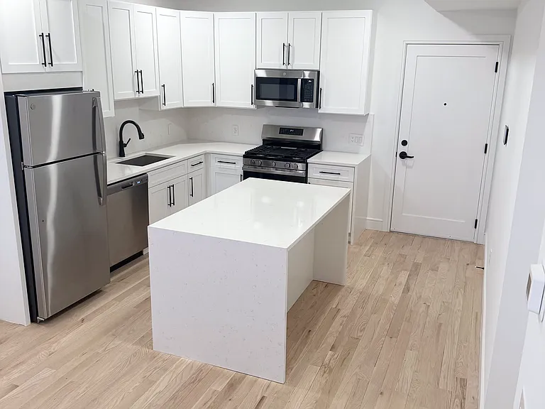 323 Union Blvd #2F — Photo 2