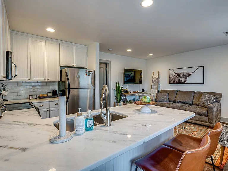 818 Fatherland St #5 — Photo 4