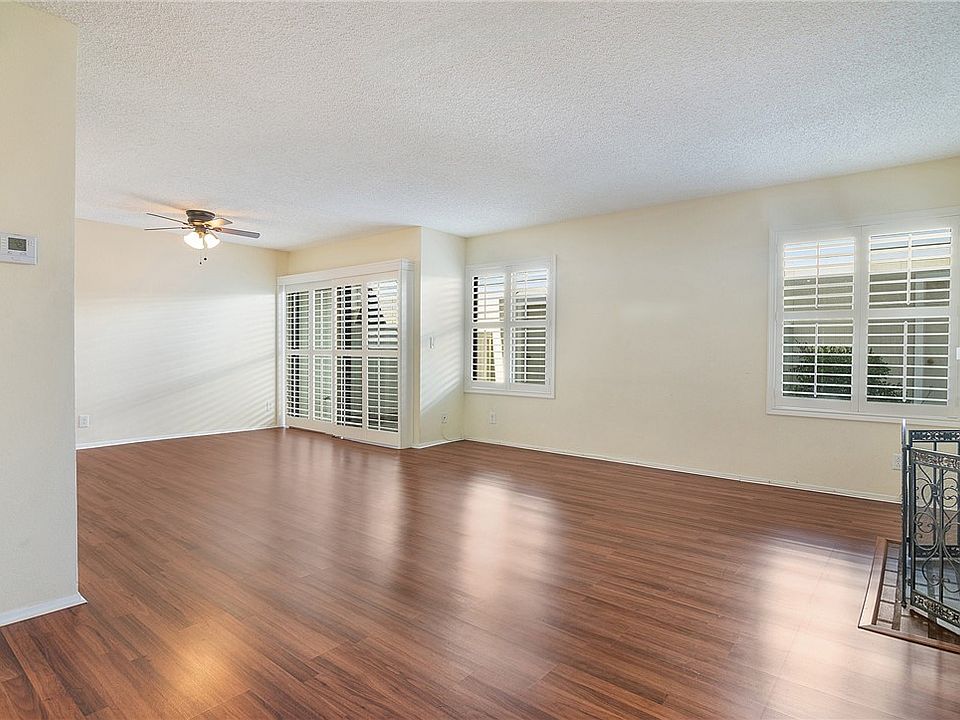 1st image of 27064 Crossglade Ave
