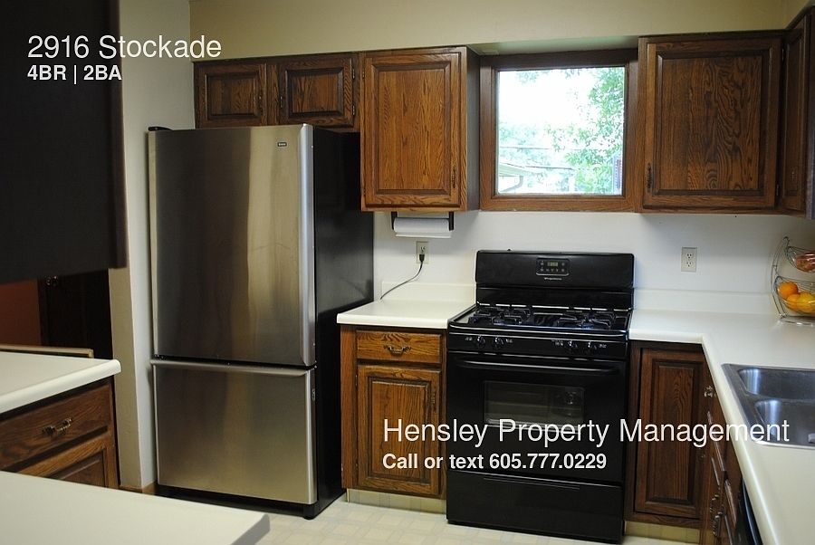 2nd image of 2916 Stockade Dr