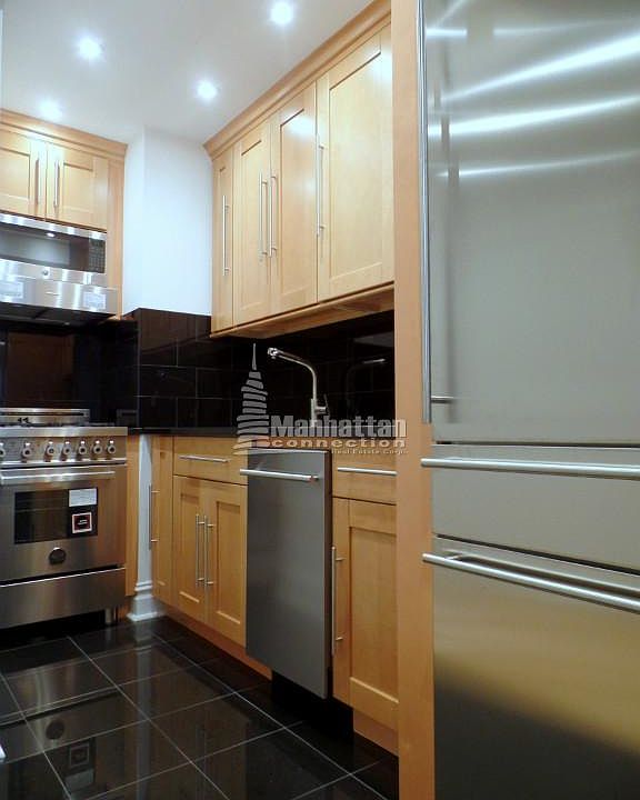 2nd image of 151 W 16th St APT 3L