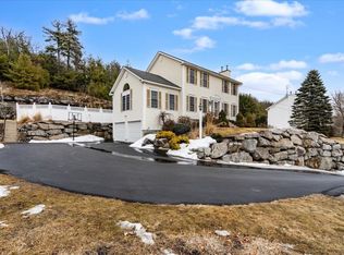 94 Rosegate Farm Dr, Manchester, NH 03109