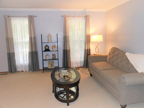 2nd image of 1816 Cambridge Dr