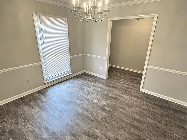 205 Oak Bluff Dr — Photo 2
