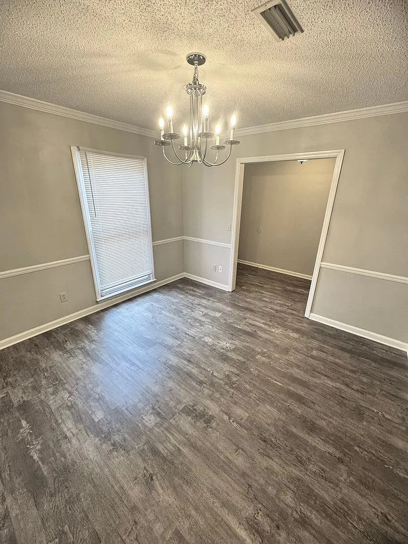 Building Photo - 205 Oak Bluff Dr