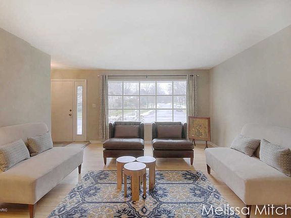 3rd image of 2247 Brighton Dr SE