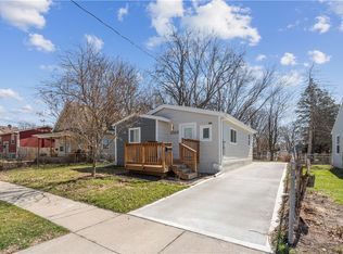 2323 Maple St, Des Moines, IA 50317