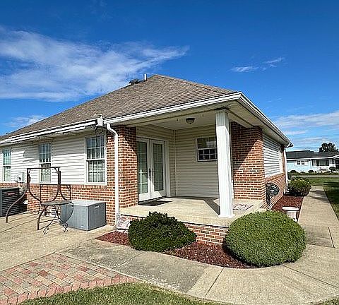 3rd image of 1040 Wildemire Ave