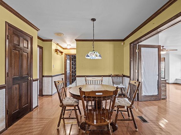 4th image of 415 Jericho Rd