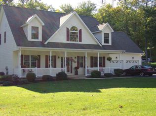 8 Reservoir Rd, Dallas, PA 18612