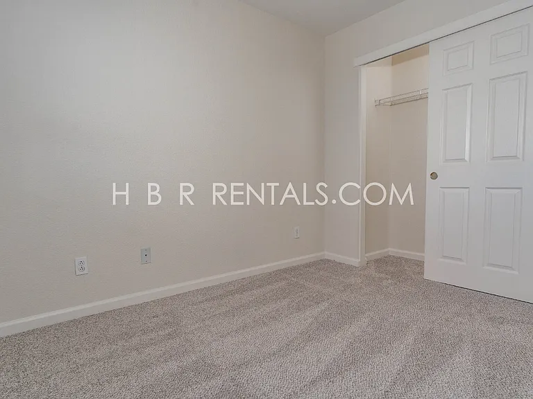 483 Summer Ln — Photo 26