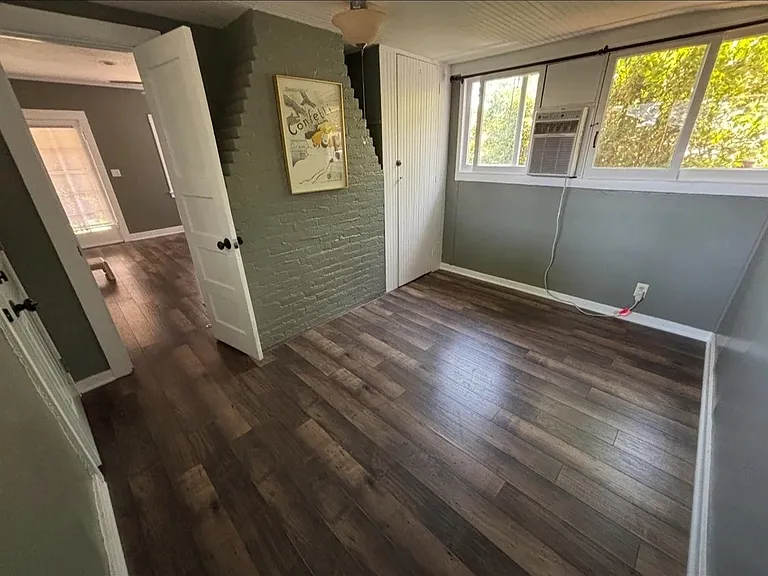 103 S Meridith Ave — Photo 6