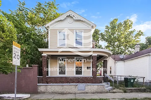 228 Hanover St Photo 1