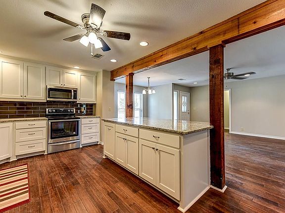 3rd image of 5338 Pecan Place Dr