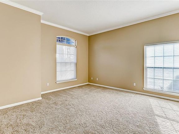 4th image of 2805 Laguna Dr N