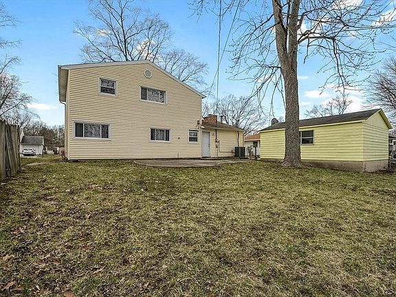 3rd image of 810 Centennial Dr
