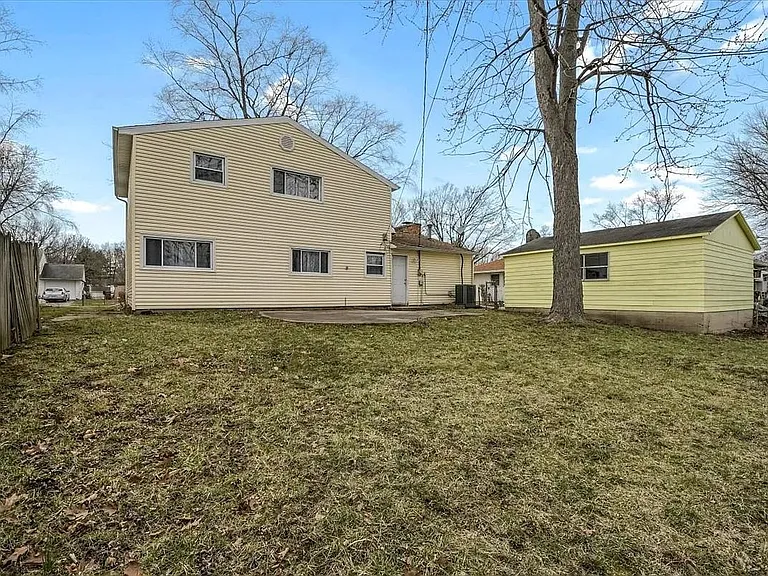 810 Centennial Dr — Photo 3