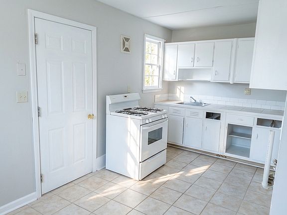 2nd image of 3450 Dundale Rd