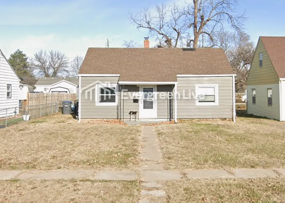 2 bed, 1.0 bath, 768 sqft, $1,295 — Photo 2