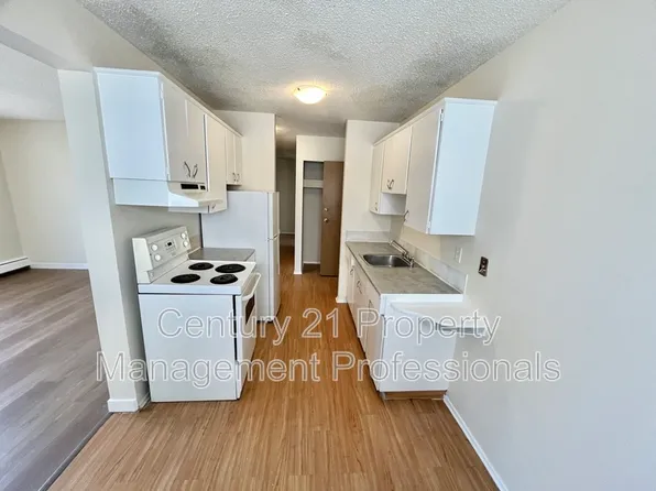 204 112th St NW, Edmonton, AB