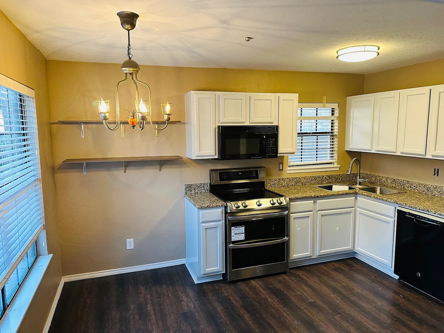 2 bed, 1275 sqft, $2,590 — Photo 4
