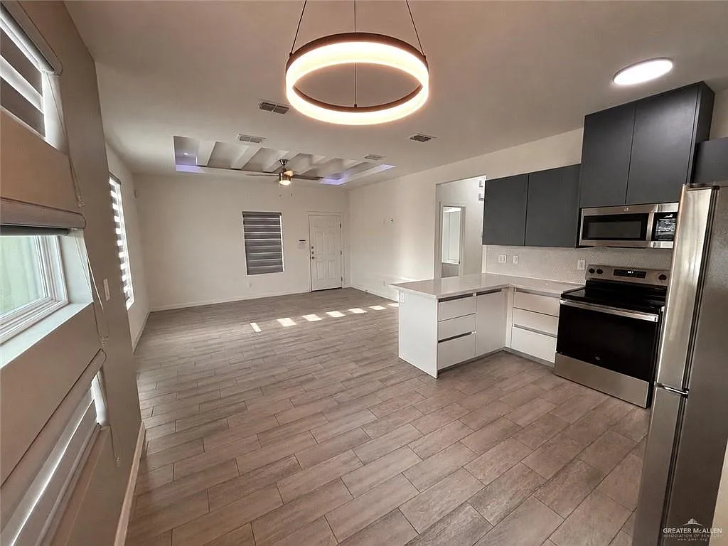 2 bed, 2.0 bath, 950 sqft, $1,200 — Photo 3