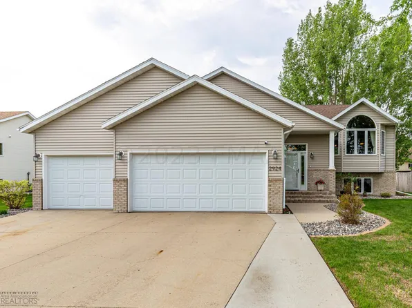 2924 37th Ave S, Fargo, ND 58104