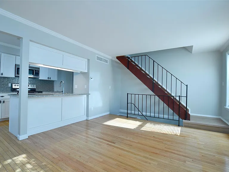 1527 Mariner Dr — Photo 3