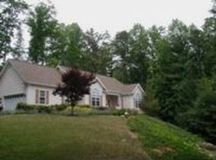 102 Foothills Dr, Hendersonville, NC 28792