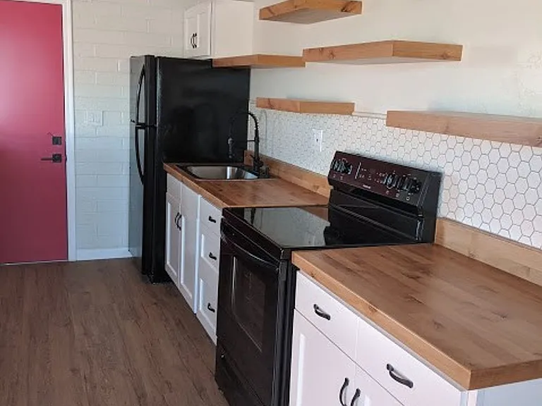 2762 N Forgeus Ave — Photo 9