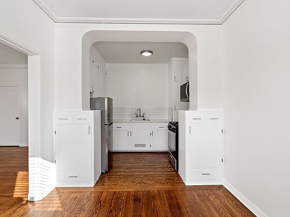 5th image of 4950 Fulton St #303